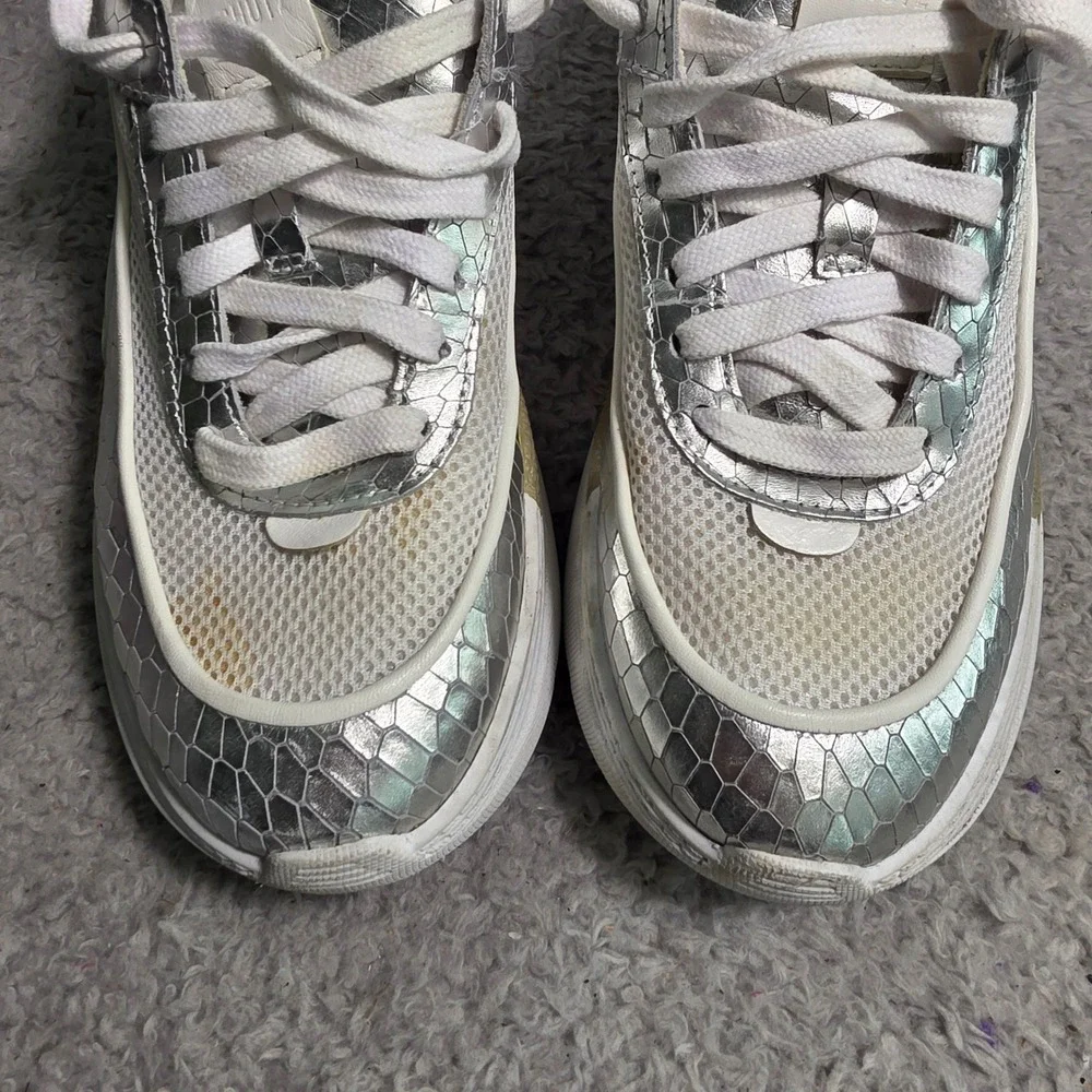 Schutz Sneakers Silver Metallic Snakeskin Embossed Platform Womens 9B‎
